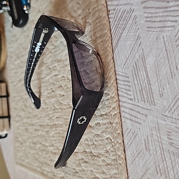 SPY MC - Picture 14 of 16